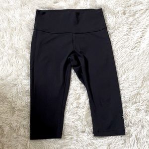 Black lululemon crops